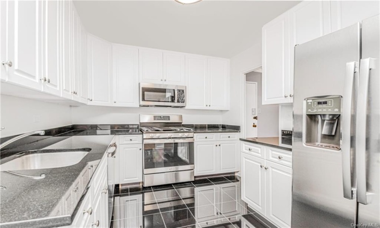 2500 Johnson Avenue, New York, NY, 2 Bedrooms Bedrooms, 4 Rooms Rooms,2 BathroomsBathrooms,Residential,For Sale,Johnson,H6196719