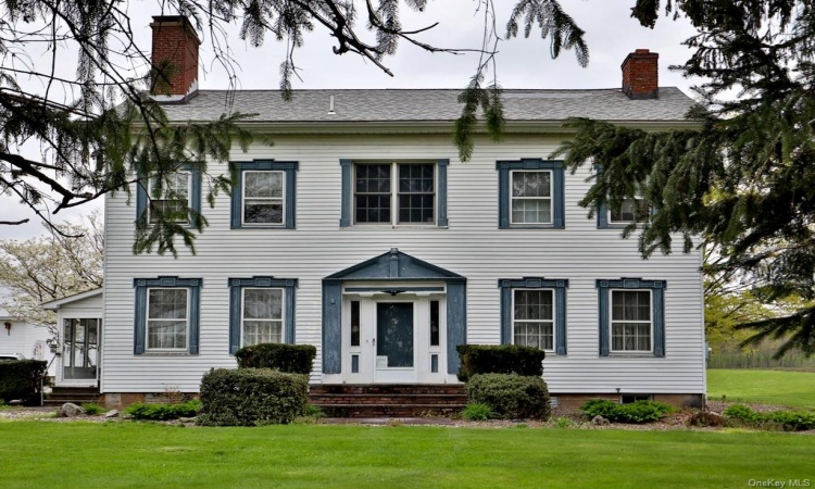 Inviting front entry!