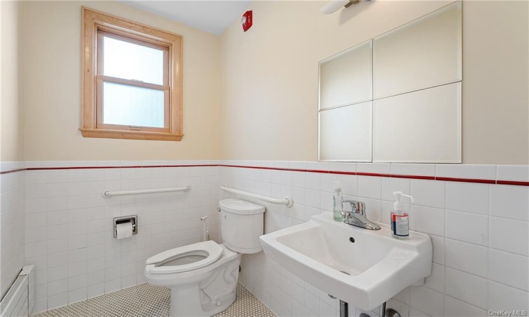 2nd floor bathroom