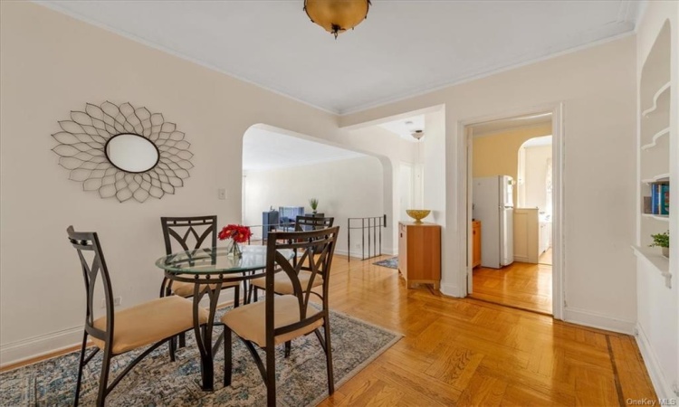 601 Pelham Parkway, New York, NY, 1 Bedroom Bedrooms, 3 Rooms Rooms,1 BathroomBathrooms,Residential,For Sale,Pelham,H6265588