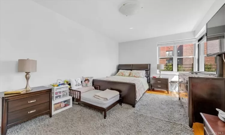 601 Pelham Parkway, New York, NY, 1 Bedroom Bedrooms, 3 Rooms Rooms,1 BathroomBathrooms,Residential,For Sale,Pelham,H6265588