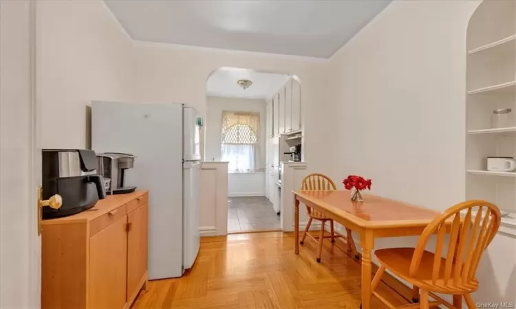 601 Pelham Parkway, New York, NY, 1 Bedroom Bedrooms, 3 Rooms Rooms,1 BathroomBathrooms,Residential,For Sale,Pelham,H6265588