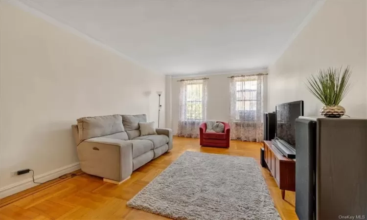 601 Pelham Parkway, New York, NY, 1 Bedroom Bedrooms, 3 Rooms Rooms,1 BathroomBathrooms,Residential,For Sale,Pelham,H6265588