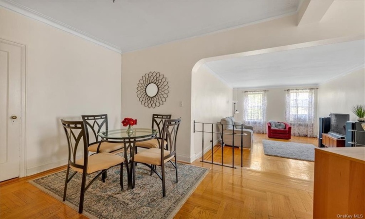 601 Pelham Parkway, New York, NY, 1 Bedroom Bedrooms, 3 Rooms Rooms,1 BathroomBathrooms,Residential,For Sale,Pelham,H6265588