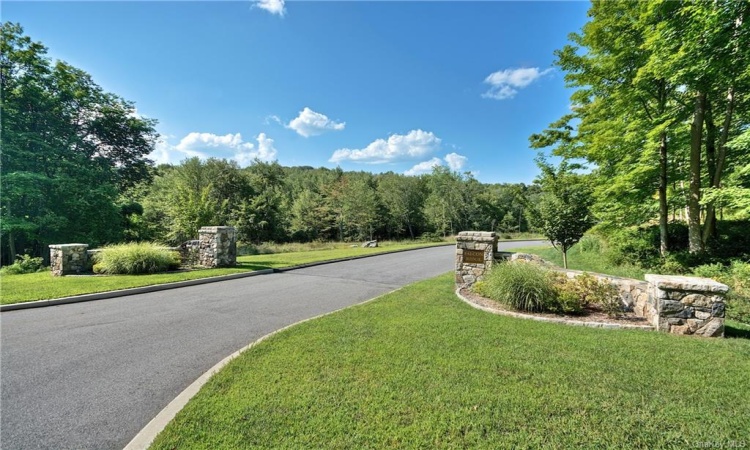 2 Falcon Ridge Drive, Lewisboro, NY, 4 Bedrooms Bedrooms, 10 Rooms Rooms,3 BathroomsBathrooms,Residential,For Sale,Falcon Ridge,H6228102