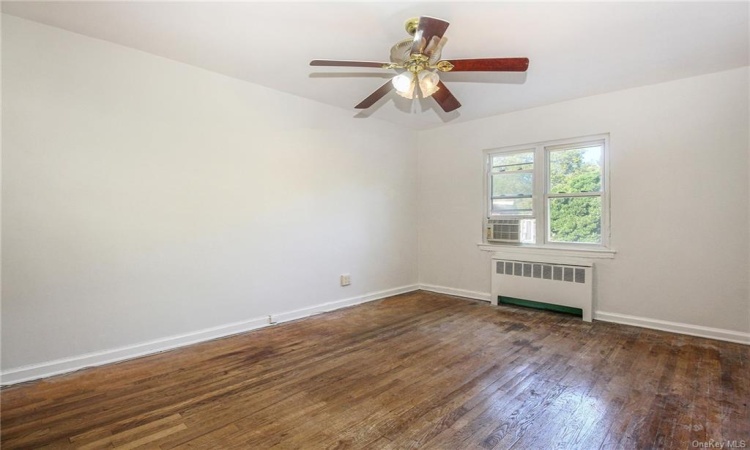 2953 Pearsall Avenue, Bronx, NY, 3 Bedrooms Bedrooms, 8 Rooms Rooms,2 BathroomsBathrooms,Residential,For Sale,Pearsall,H6208525