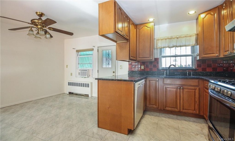 2953 Pearsall Avenue, Bronx, NY, 3 Bedrooms Bedrooms, 8 Rooms Rooms,2 BathroomsBathrooms,Residential,For Sale,Pearsall,H6208525