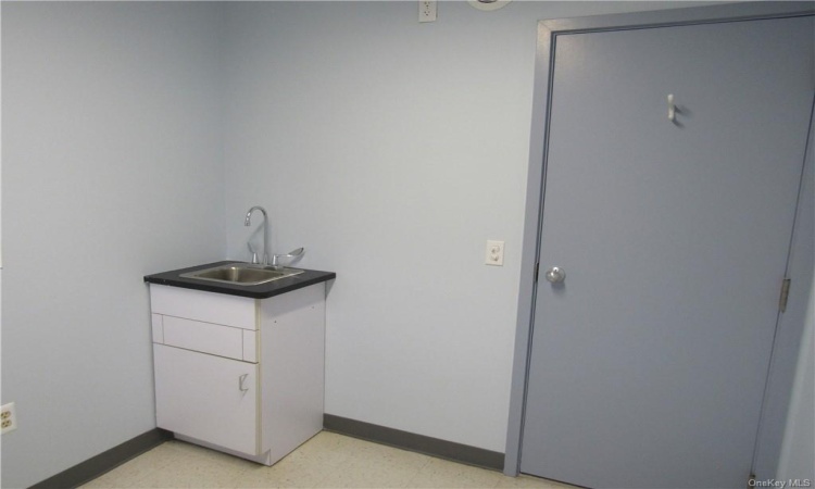 Exam Room 3 w/ sink