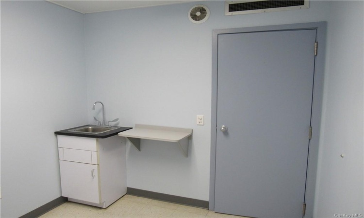 Exam Room 1 w/ sink