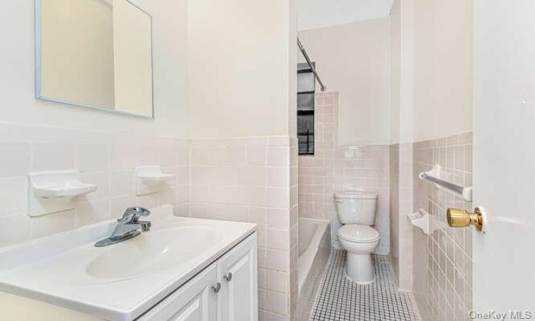 724 216th Street, Bronx, NY, 1 Bedroom Bedrooms, 3 Rooms Rooms,1 BathroomBathrooms,Residential,For Sale,216th,H6235884