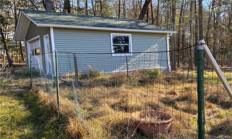 DETACHED ONE CAR GARAGE