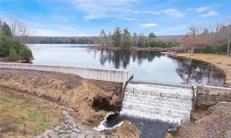 The Waterfalls at Lake Joseph