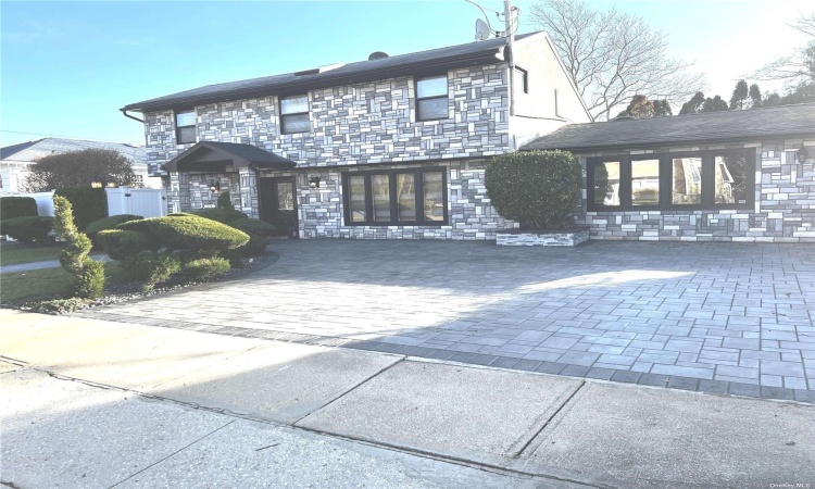 274 Utica Avenue, Massapequa, NY, 4 Bedrooms Bedrooms, 12 Rooms Rooms,3 BathroomsBathrooms,Residential,For Sale,Utica,3522988