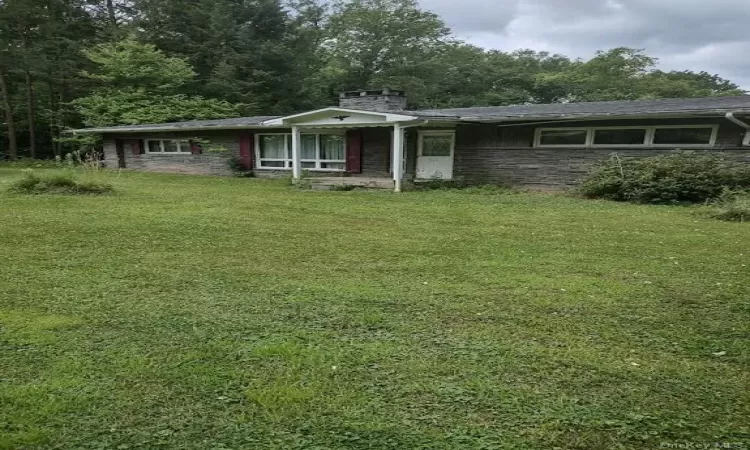 Ranch-style house with a front lawn