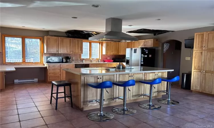 Kitchen with counter seating