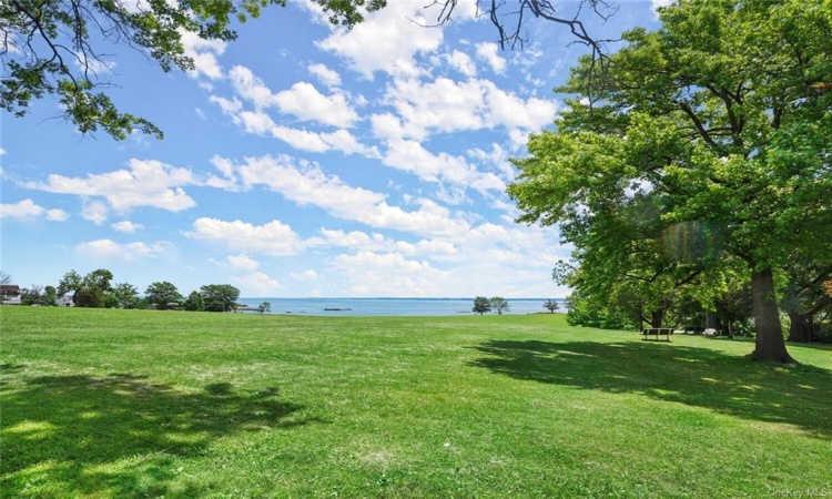 Davenport Bird Sanctuary, Harbor Island & Glen Island nearby.