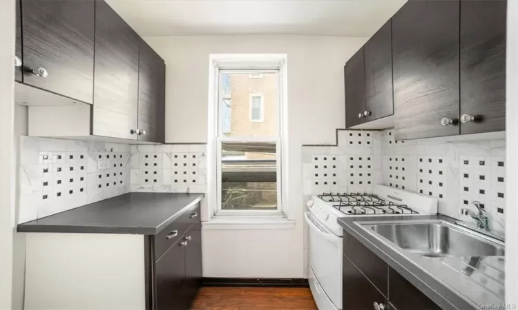 205 238th Street, New York, NY, 1 Bedroom Bedrooms, 3 Rooms Rooms,1 BathroomBathrooms,Residential,For Sale,238th,H6289906