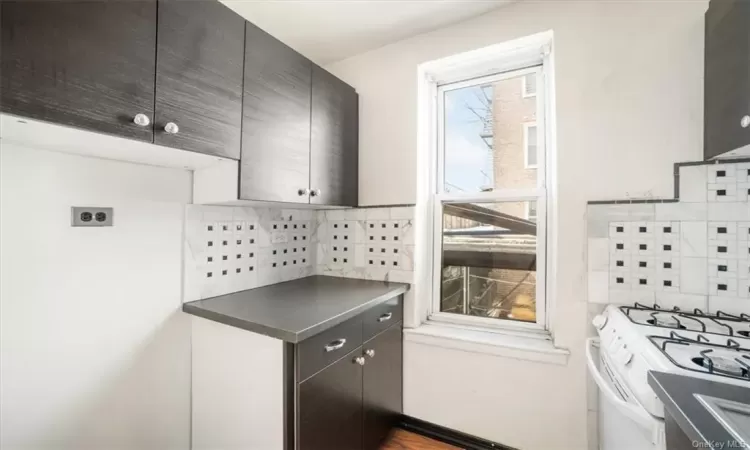 205 238th Street, New York, NY, 1 Bedroom Bedrooms, 3 Rooms Rooms,1 BathroomBathrooms,Residential,For Sale,238th,H6289906