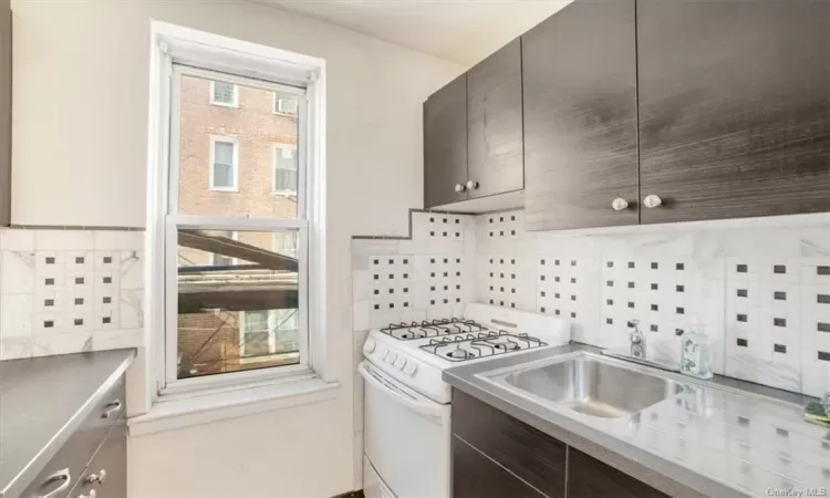 205 238th Street, New York, NY, 1 Bedroom Bedrooms, 3 Rooms Rooms,1 BathroomBathrooms,Residential,For Sale,238th,H6289906