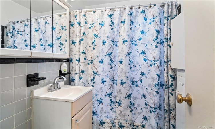 525 236 Street, Bronx, NY, 1 Bedroom Bedrooms, 3 Rooms Rooms,1 BathroomBathrooms,Residential,For Sale,236,H6292011