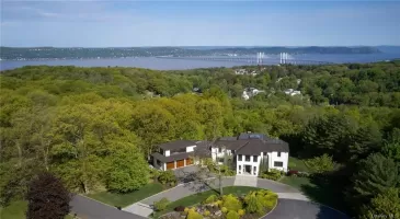 4 Riverview Court, Greenburgh, NY, 6 Bedrooms Bedrooms, 11 Rooms Rooms,6 BathroomsBathrooms,Residential,For Sale,Riverview,H6295044