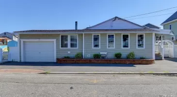 123 Clubhouse Road, Bellmore, NY, 2 Bedrooms Bedrooms, 5 Rooms Rooms,1 BathroomBathrooms,Residential,For Sale,Clubhouse,3540180