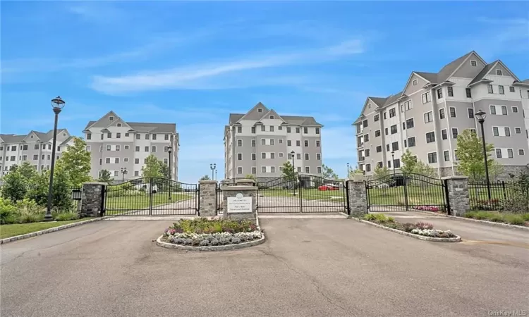 Entrance to Watermark Pointe