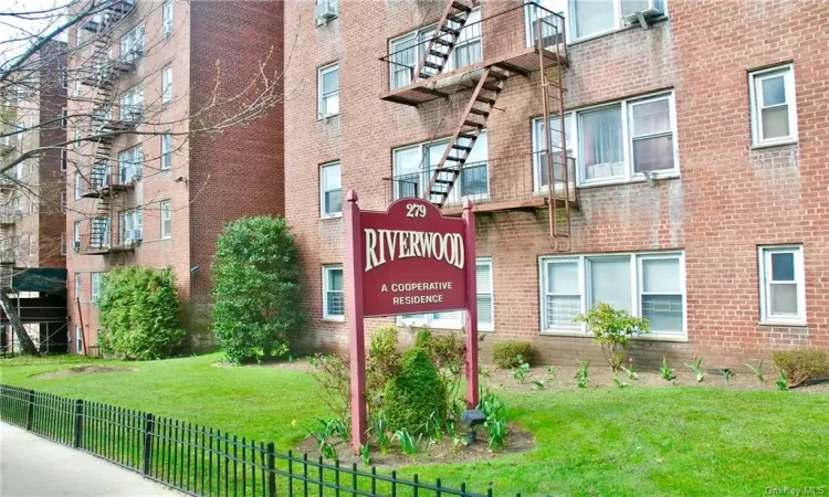 279 North Broadway Street, Yonkers, NY, 2 Bedrooms Bedrooms, 5 Rooms Rooms,2 BathroomsBathrooms,Residential Lease,For Rent,North Broadway,H6300047