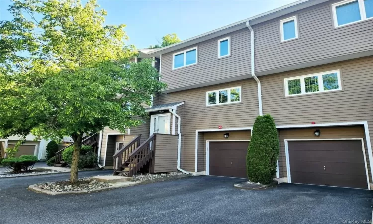 76 Village Green Green, Clarkstown, NY, 2 Bedrooms Bedrooms, 6 Rooms Rooms,2 BathroomsBathrooms,Residential Lease,For Rent,Village Green,H6308296