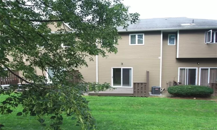 76 Village Green Green, Clarkstown, NY, 2 Bedrooms Bedrooms, 6 Rooms Rooms,2 BathroomsBathrooms,Residential Lease,For Rent,Village Green,H6308296