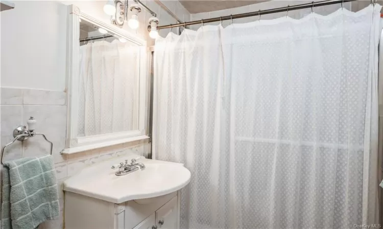 2835 Webb Avenue, Bronx, NY, 1 Bedroom Bedrooms, 4 Rooms Rooms,1 BathroomBathrooms,Residential Lease,For Rent,Webb,H6263263