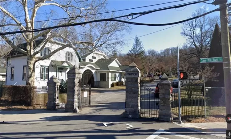 Entrance to Oakwood Cemetery boarding the property