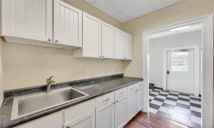 Beautiful modern & fresh kitchenette included