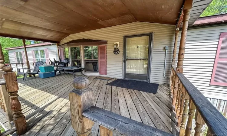 View of wooden terrace on the single 3 bdr 2 bath family home