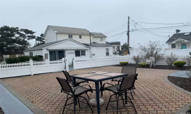 20 Wyoming Avenue, Long Beach, NY, 1 Bedroom Bedrooms, 4 Rooms Rooms,1 BathroomBathrooms,Residential Lease,For Rent,Wyoming,3518050