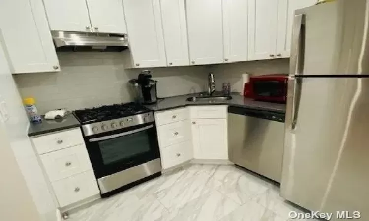 330 Broadway, Long Beach, NY, 1 Bedroom Bedrooms, 3 Rooms Rooms,1 BathroomBathrooms,Residential Lease,For Rent,Broadway,3561584