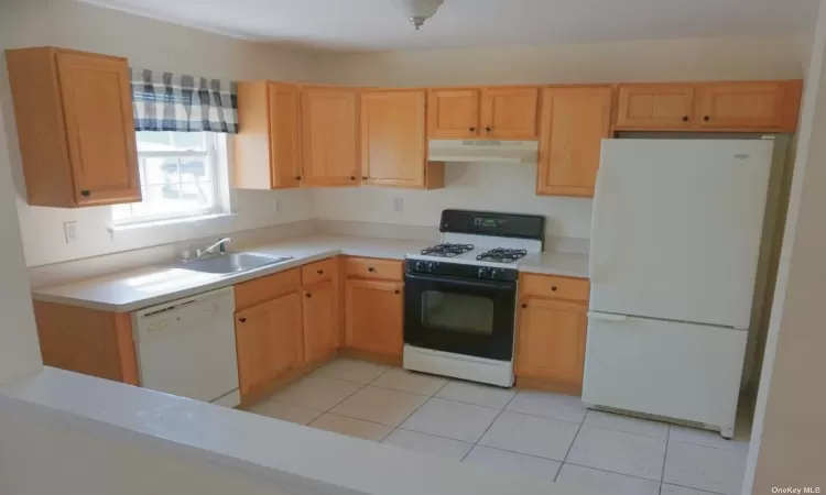 70 Clark Avenue, Massapequa, NY, 3 Bedrooms Bedrooms, 6 Rooms Rooms,1 BathroomBathrooms,Residential Lease,For Rent,Clark,3570220