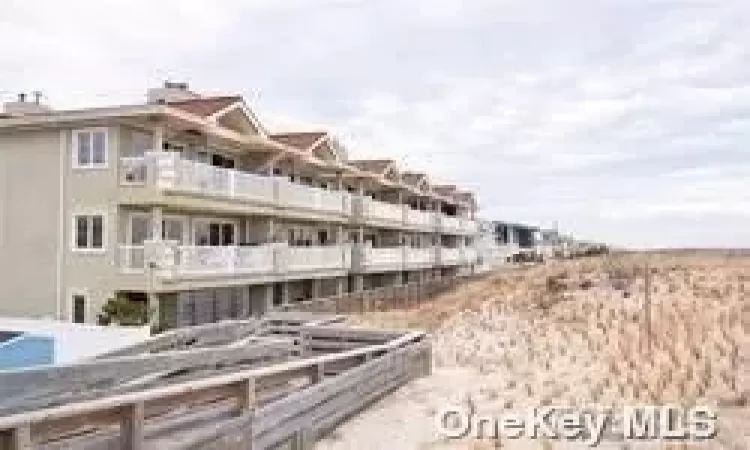 1051 Oceanfront, Long Beach, NY, 3 Bedrooms Bedrooms, 7 Rooms Rooms,2 BathroomsBathrooms,Residential Lease,For Rent,Oceanfront,3570334