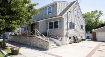 8 Inwood Avenue, Point Lookout, NY, 4 Bedrooms Bedrooms, 9 Rooms Rooms,2 BathroomsBathrooms,Residential Lease,For Rent,Inwood Avenue,3573525