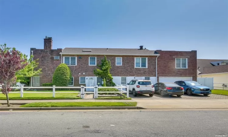 215 Roosevelt Boulevard, Long Beach, NY, 7 Bedrooms Bedrooms, 12 Rooms Rooms,4 BathroomsBathrooms,Residential Income,For Sale,Roosevelt,3574202