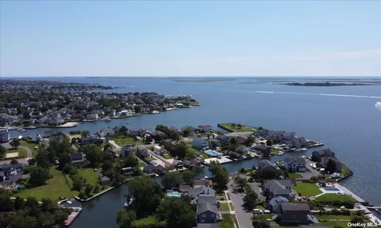 17 Pirates Cove, Amityville, NY, 3 Bedrooms Bedrooms, 7 Rooms Rooms,2 BathroomsBathrooms,Residential,For Sale,Pirates,3575123