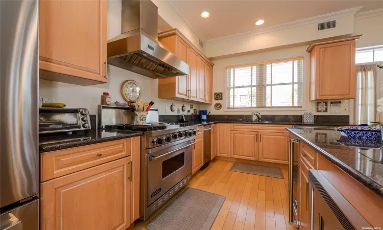 Kitchen w/ Viking Appliances