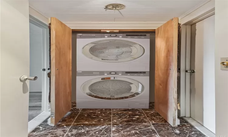 Possibility of adding a washer/ dryer in unit.