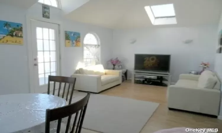 19 Connecticut Avenue, Long Beach, NY, 2 Bedrooms Bedrooms, 4 Rooms Rooms,1 BathroomBathrooms,Residential Lease,For Rent,Connecticut,3576476