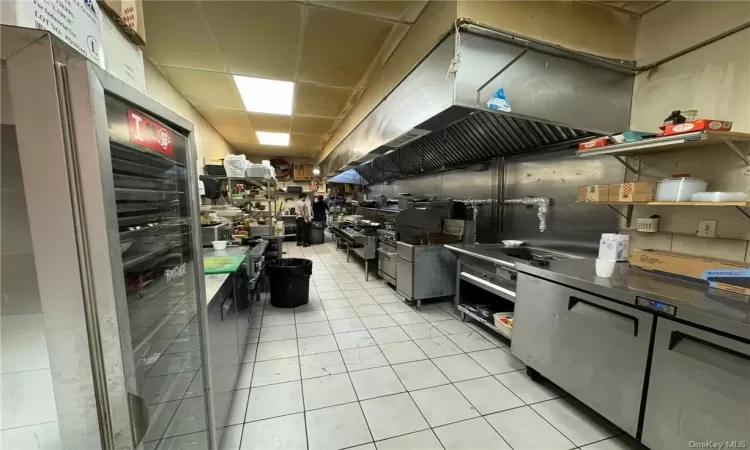 Kitchen with light tile patterned flooring