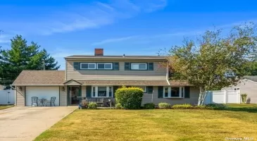 32 Russet Lane, Wantagh, NY, 4 Bedrooms Bedrooms, 7 Rooms Rooms,1 BathroomBathrooms,Residential,For Sale,Russet,3579776