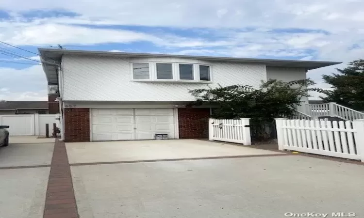 857 Broadway, Massapequa, NY, 2 Bedrooms Bedrooms, 5 Rooms Rooms,1 BathroomBathrooms,Residential Lease,For Rent,Broadway,3585920