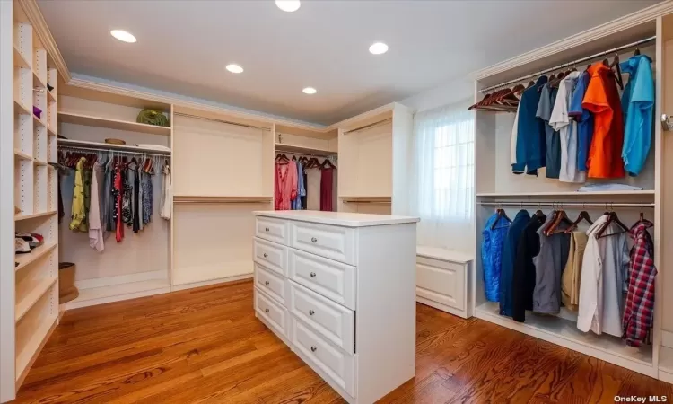 walk-in closet