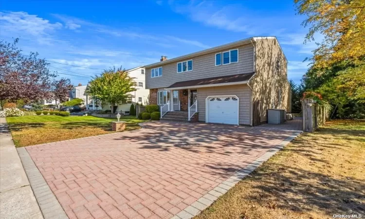 52 Frankel Road, Massapequa, NY, 4 Bedrooms Bedrooms, 8 Rooms Rooms,2 BathroomsBathrooms,Residential,For Sale,Frankel,3587868