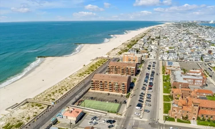 750 Broadway, Long Beach, NY, 3 Bedrooms Bedrooms, 8 Rooms Rooms,3 BathroomsBathrooms,Residential,For Sale,Broadway,3553381